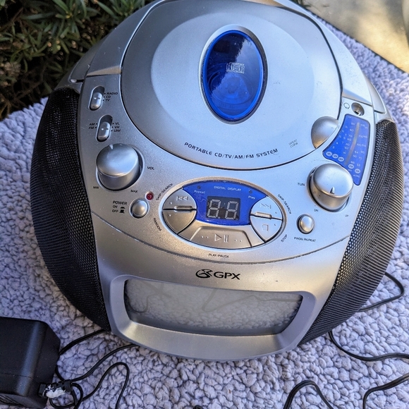 Vintage GPX CD/TV BOOMBOX Radio PORTABLE Player 5" Black White TV WORKING - Picture 5 of 8